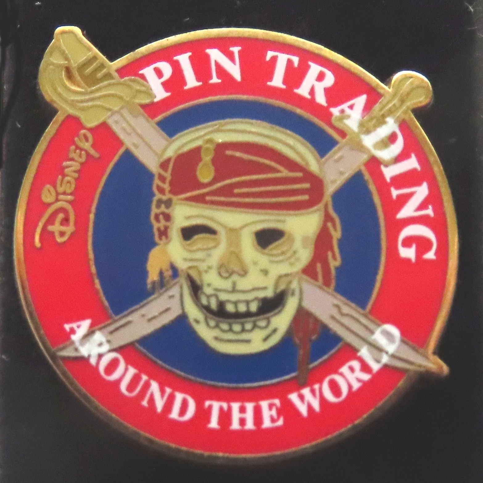 Disney pin: "Buried Treasure" - Pin Trading: pirate skull & crossed swords