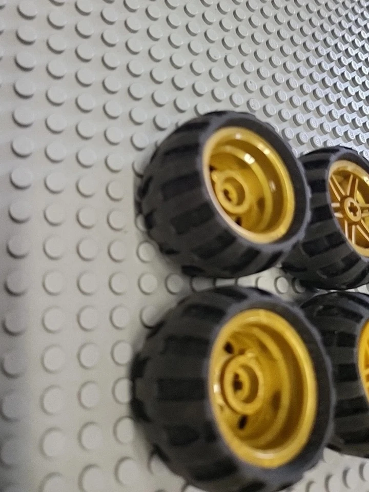 Lego 4 Stück Technic Rad Felge 30.4x22.8 6580 Gold Reifen 43.2x28 6579 schwarz - Bild 2 von 2
