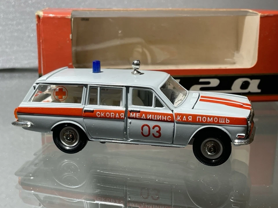 VOLGA GAZ 24-02 Ambulance A 24 NOVOEXPORT Made in Russia USSR CCCP Saratov - Bild 3 von 4