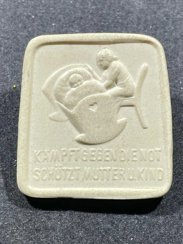 WW2 WWII German Military Women's League Mothers Day Event Tinnie Badge