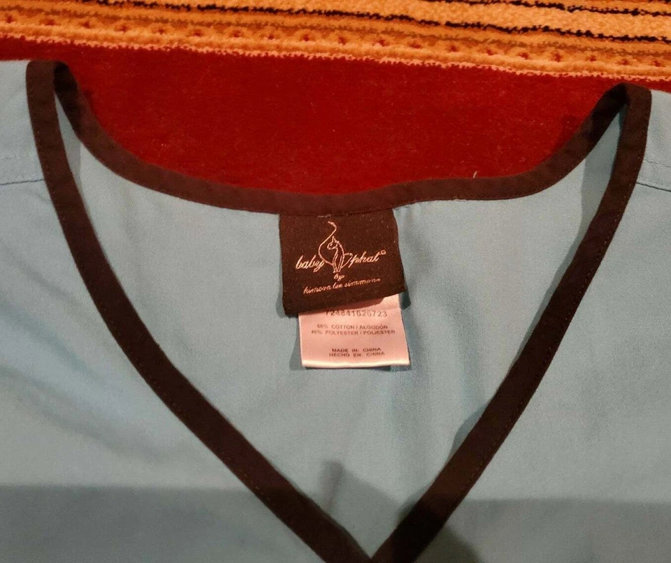 Blusa Médica Para Mujer BABY PHAT Enfermera Bolsillos Frontales Cuello en V Talla L Foto 2 de 3