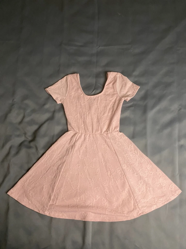 Vestido Rue 21 Rosa Floral Manga Corta Columpio Patinador Fut/Estilo Talla Pequeña LINDO Foto 2 de 4