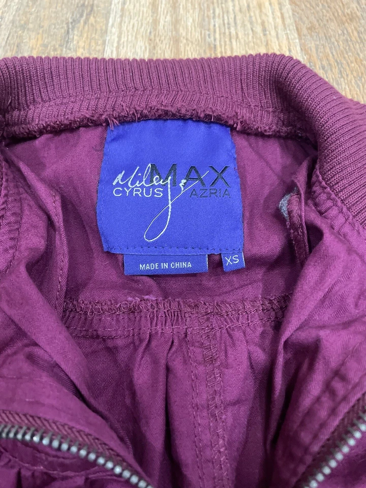 Chaqueta Blazer Abrigo Miley Cyrus, Max Azria, Niñas Mujeres - Borgoña Talla XS Foto 2 de 3