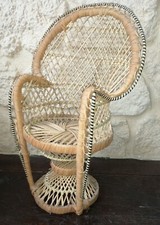 AR- Ancien Fauteuil EMMANUELLE de Poupée en rotin Hauteur 39 cm