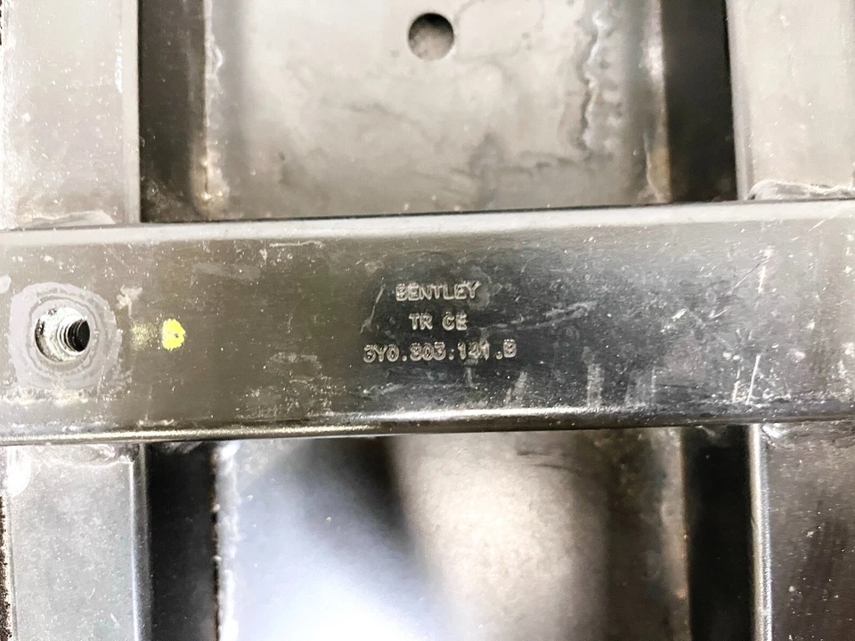 Suporte de painel traseiro 10-20 BENTLEY MULSANNE FABRICANTE DE EQUIPAMENTO ORIGINAL - Imagem 3 de 3