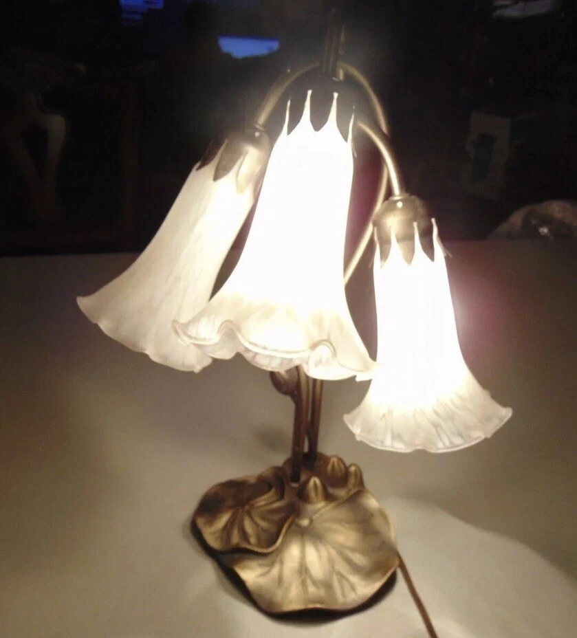 Tiffany lily clearance lamp shades