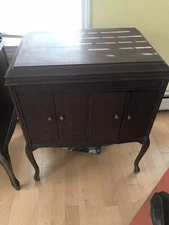 Excellent Condition 1922 Victrola Antique Record Player Cabinet
