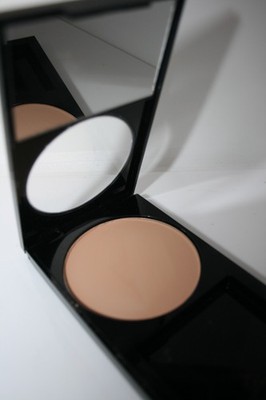 Revlon Photoready Blurring Powder 020 Light Medium Compact OPENED