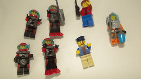 LEGO City 60095 Deep Sea Exploration Vessel Missing 1 Shark Face Rest Complete