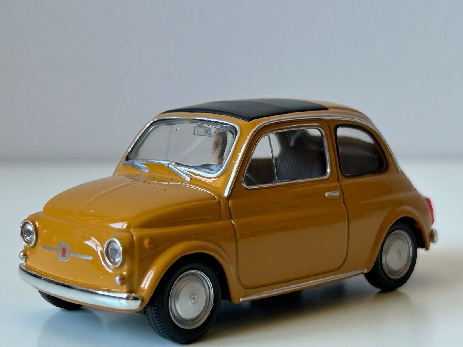 Fiat Nuova 500 Italian Family Car Model Toy Orange Diecast 1:43 Scale Welly