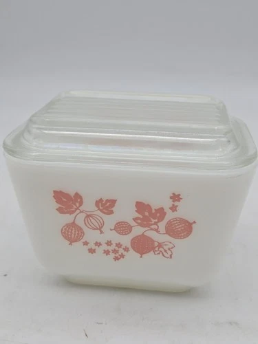 Pyrex 0501 Pink Gooseberry Refrigerator Dish 1.5 Cup with Lid Vintage
