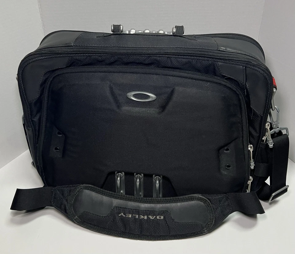 OAKLEY Hogar Oficina Maletín Fregadero Colección Equipo de Campo Táctico Bolso Negro RARO Foto 2 de 4