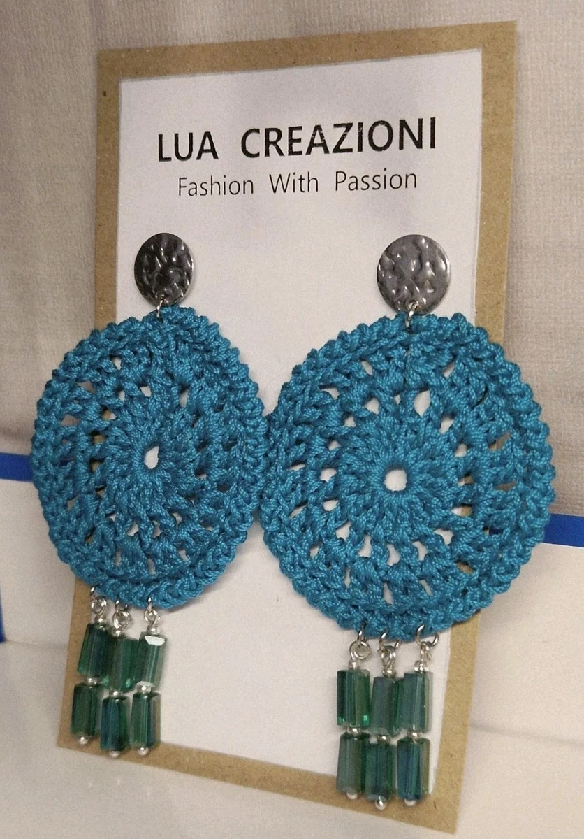 Orecchini pendenti con cuori di vetro e nappine in argento – Cristi