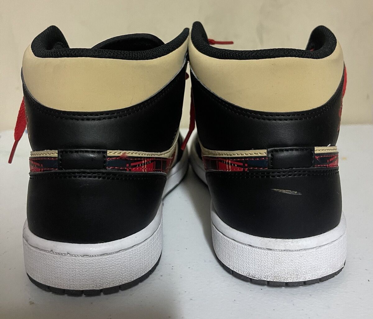 Size 9.5 - Jordan 1 Black/Fire Red/Multicolor/Sesame/Tartan Size 9.5 - Jordan 1 Black/Fire Red/Multicolor/Sesame/Tartan
