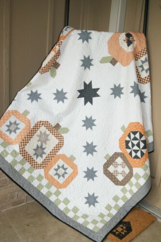 Moda PUMPKIN SQUARE LANE Quilt Kit ALL HALLOW'S EVE Fig Tree HALLOWEEN PUMPKINS - Picture 2 of 11