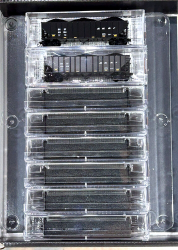MICRO-TRENES ESCALA N 8-PK 100 TONELADAS 3 BAHÍAS TOLVAS CON CARGAS BNSF 99300826 - Imagen 2 de 3
