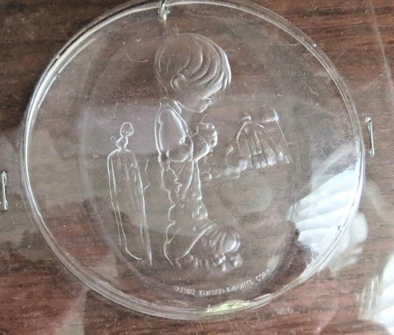 Precious Moments “PRAYER CHANGES THINGS” 1981-82 Acrylic Ornament New in Box