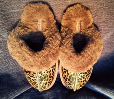 New UGG Classic Scuffette Caspian Slipper Suede Sheepskin Leopard Size 8