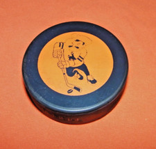 VINTAGE UNIVERSITY OF WYOMING COWBOYS SOUVENIR HOCKEY PUCK COOPER,PERFECT