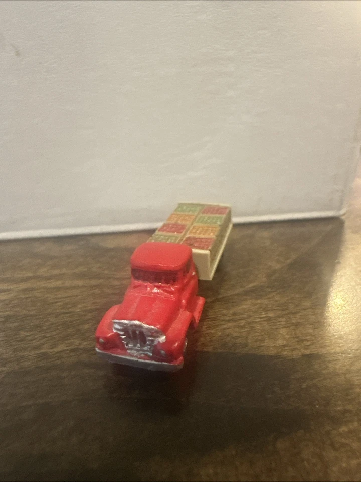 N Scale Flatbed Delivery Truck Red Cab With Flatbed Load Of Fruit Model Trains - Image 2 of 4