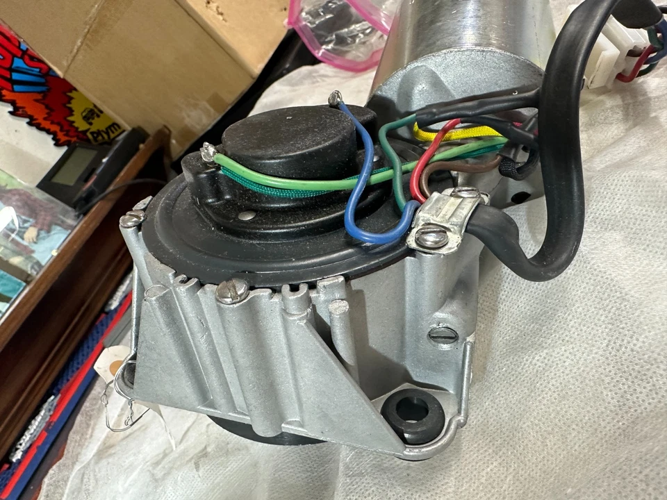 Motor limpiaparabrisas de velocidad Mopar 34319063 1972-1974 B E carrocería Challenger Cuda restaurado Foto 2 de 4