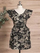 Gap Black Beige Geometric Sheath Dress Ruffle Flutter Sleeve Scoop Neck Zip US 4