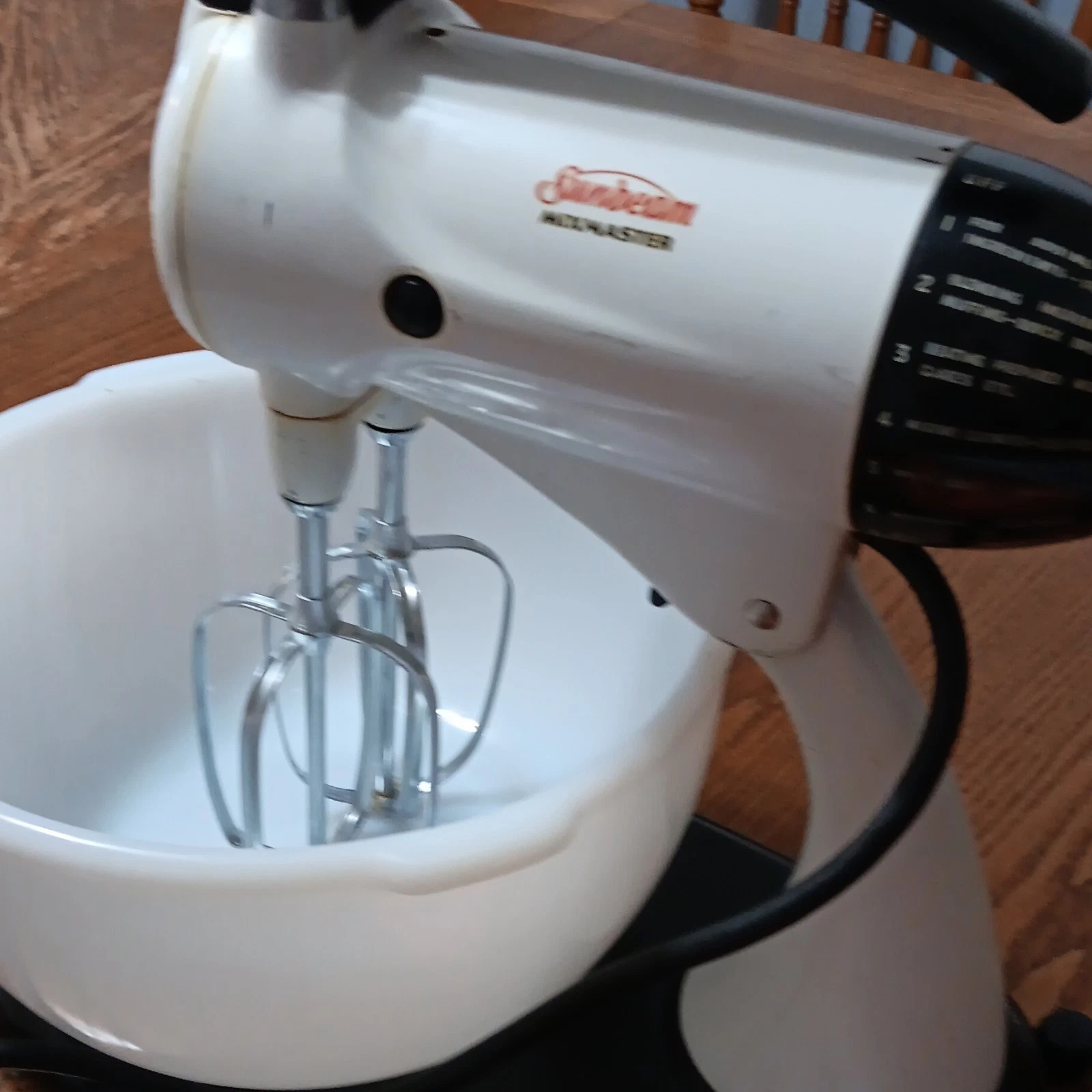Sunbeam Mixmaster Stand Mixer White/Black Glossy with Bowl & Beaters
Opens in a new window or tab