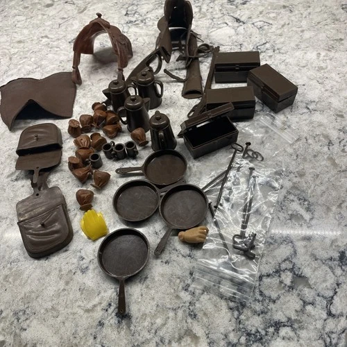 MARX JOHNNY WEST LOT OF ACCESSORIES
