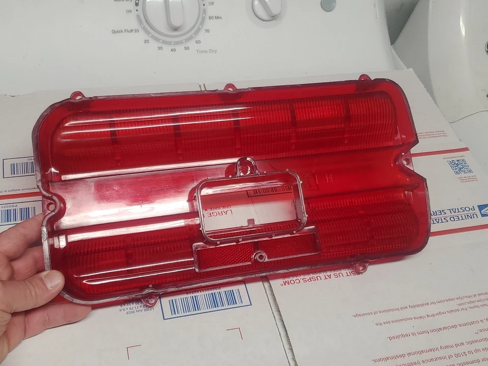 Buick Lesabre Wildcat 1966 lente de faro trasero LH OEM GM P/N 5957609 tiene grietas Foto 4 de 4