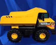 Tonka Steel Classics Mighty Dump Truck LARGE 16"x11" NEW NoBox yellow tough 952