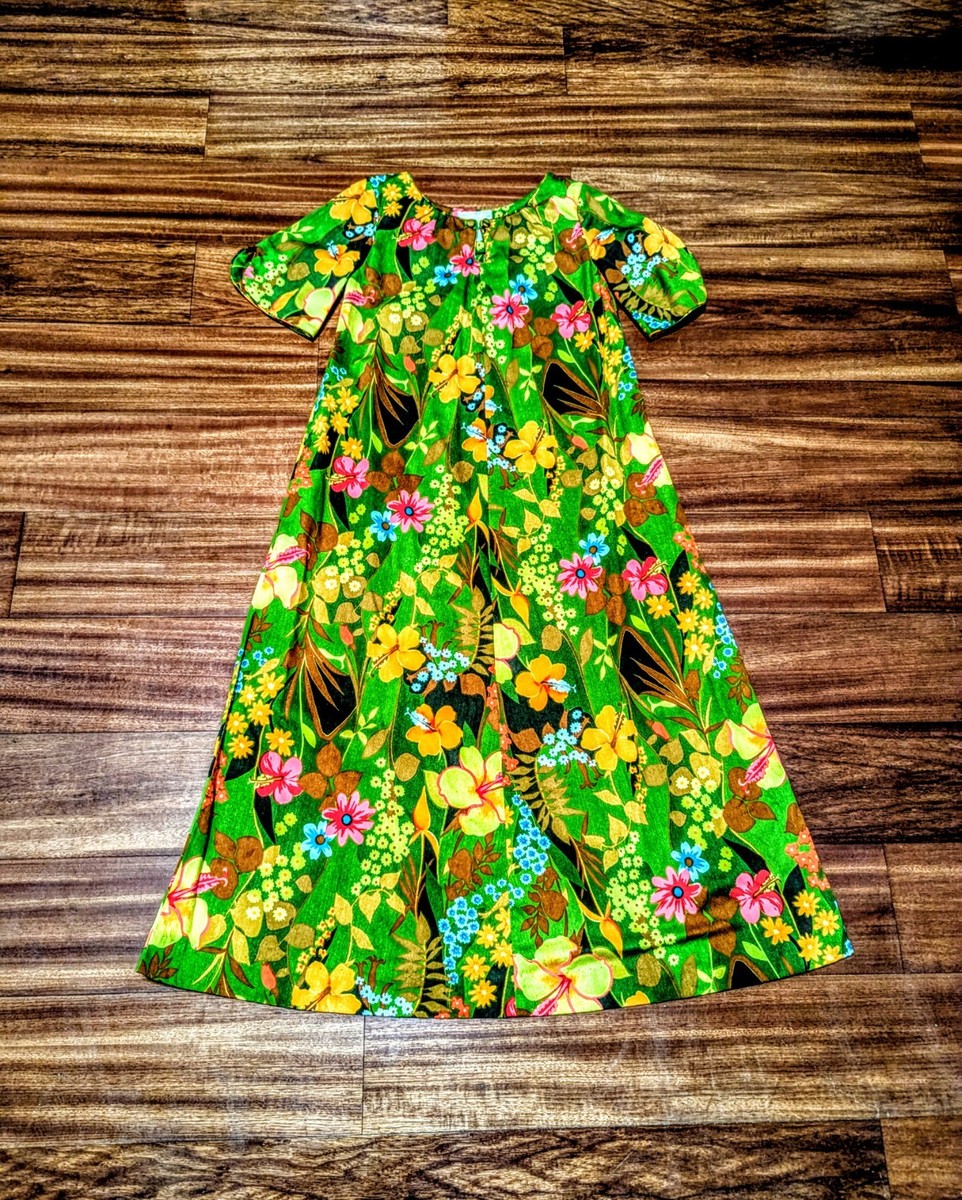 muu muu dresses Back Snap Muu-Muu - M It has a generous fit and soft silhouette to keep you comfortable all day long and is finished with a flattering square neckline and gentle shirring along the drop yoke Long Muumuu Dress Tropical Forest