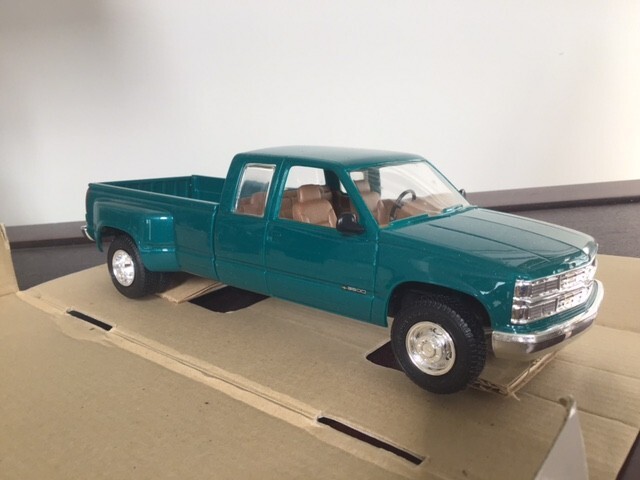 自動車 1/25 Chevy SILVERADO C-3500 Dually 1/20 Chevy Silverado 3500 Dually Truck by Big Country Toys