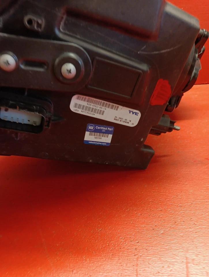 Right Passenger Headlight Halogen TYC Aftermarket for 2008-2014 Cadillac CTS - Image 4 of 4