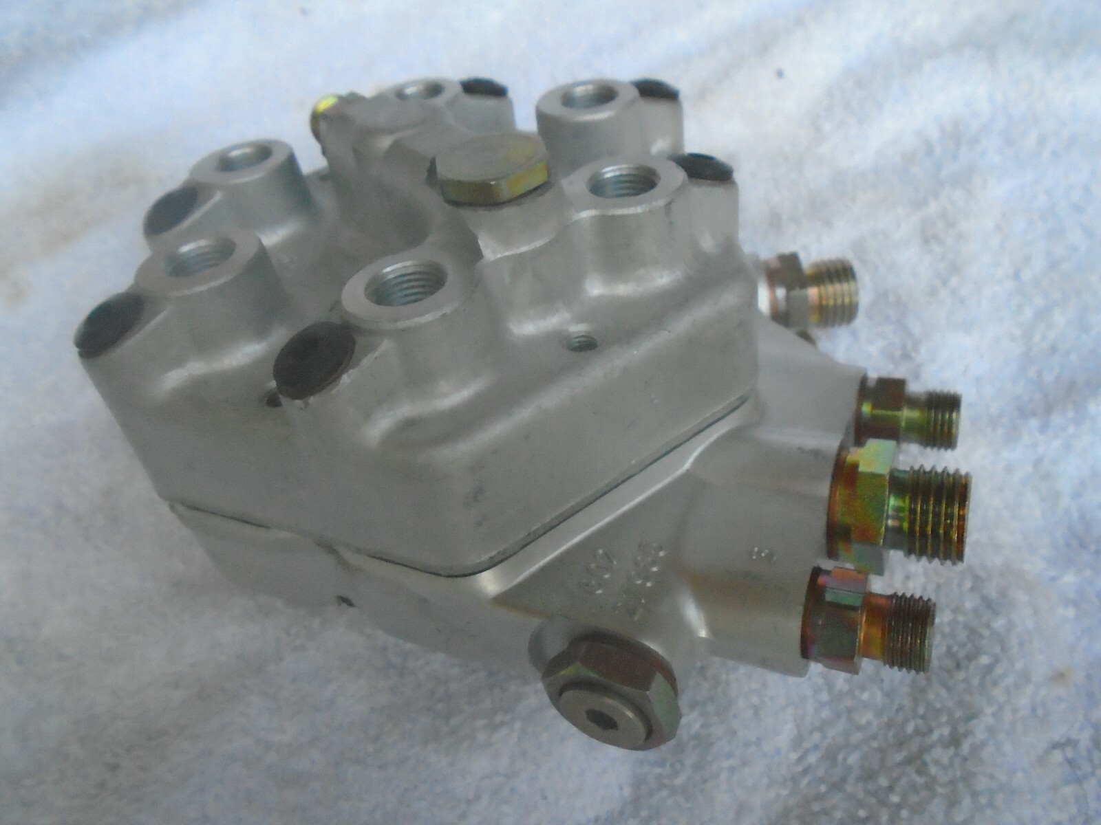 Mercedes LAMBORGHINI Remanufactured BOSCH Fuel Distributor 0438100099 OEM 280 