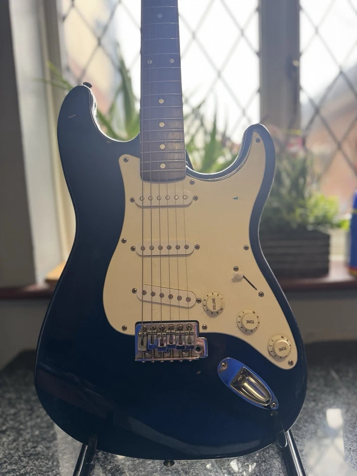 Fender Squier Stratocaster Electric Guitar, photo 4 of 5