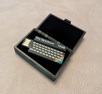 FLEXI ARCADE The Spectrum 8GB USB Flash Drive – Retro ZX-Inspired Keyboard Design