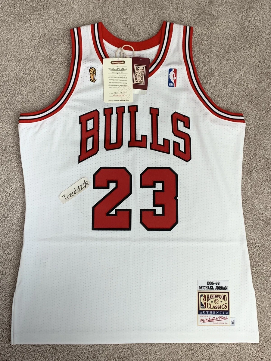 Chicago Bulls Authentic Mitchell & Ness Michael Jordan 1995-96 Jersey –  Official Chicago Bulls Store