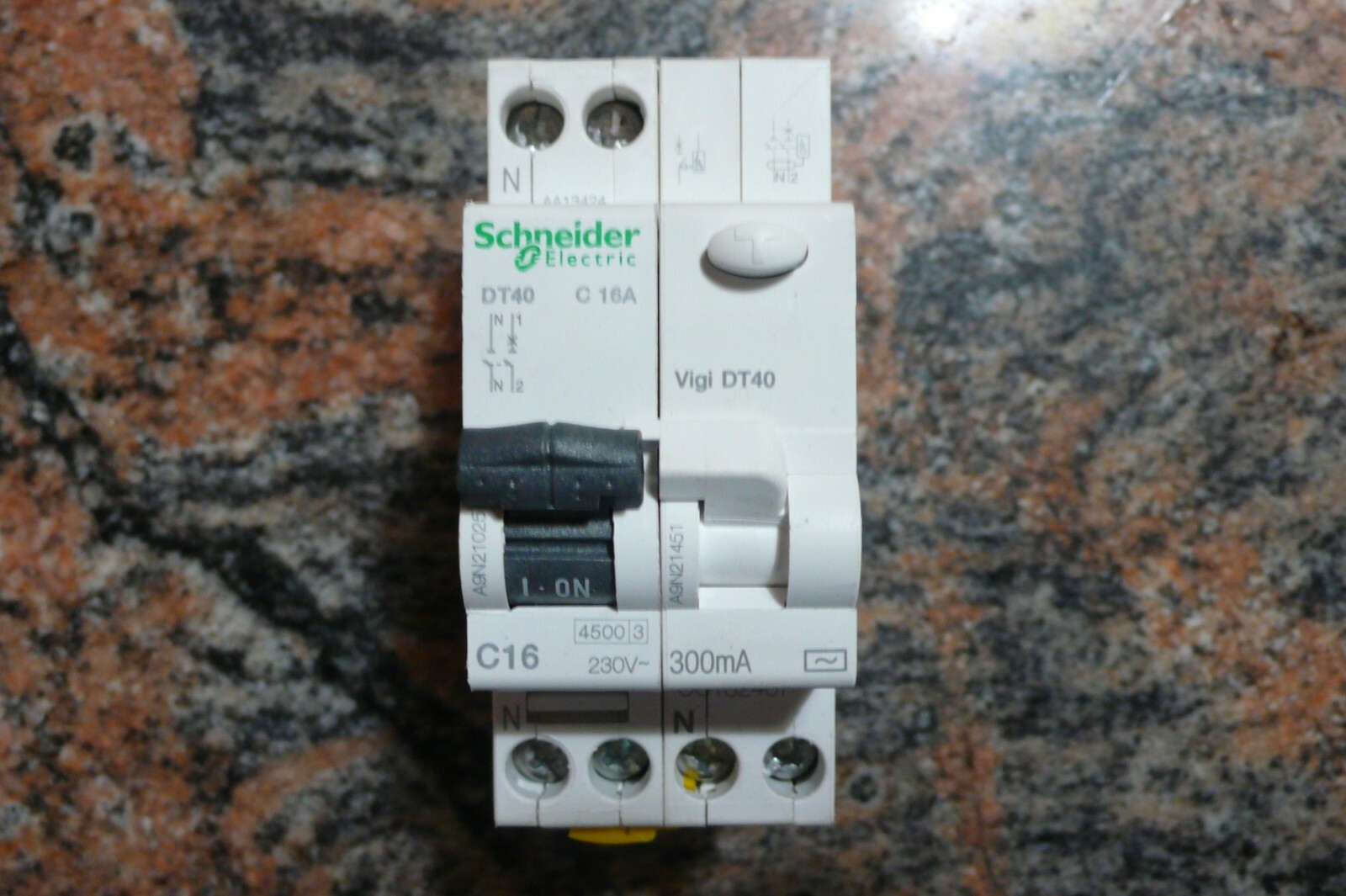 Disjoncteur Schneider A9N21025 Proctclic avec différentiel A9N21451 16A 300mA AC