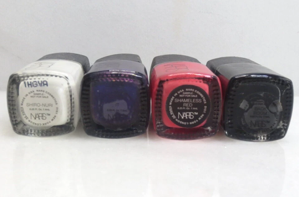 NARS MINI ESMALTE DE UÑAS - SHIRO NURI, IT, ROJO DESVERGONZADO Y TRASTIENDA - JUEGO DE 4 PIEZAS Foto 2 de 3