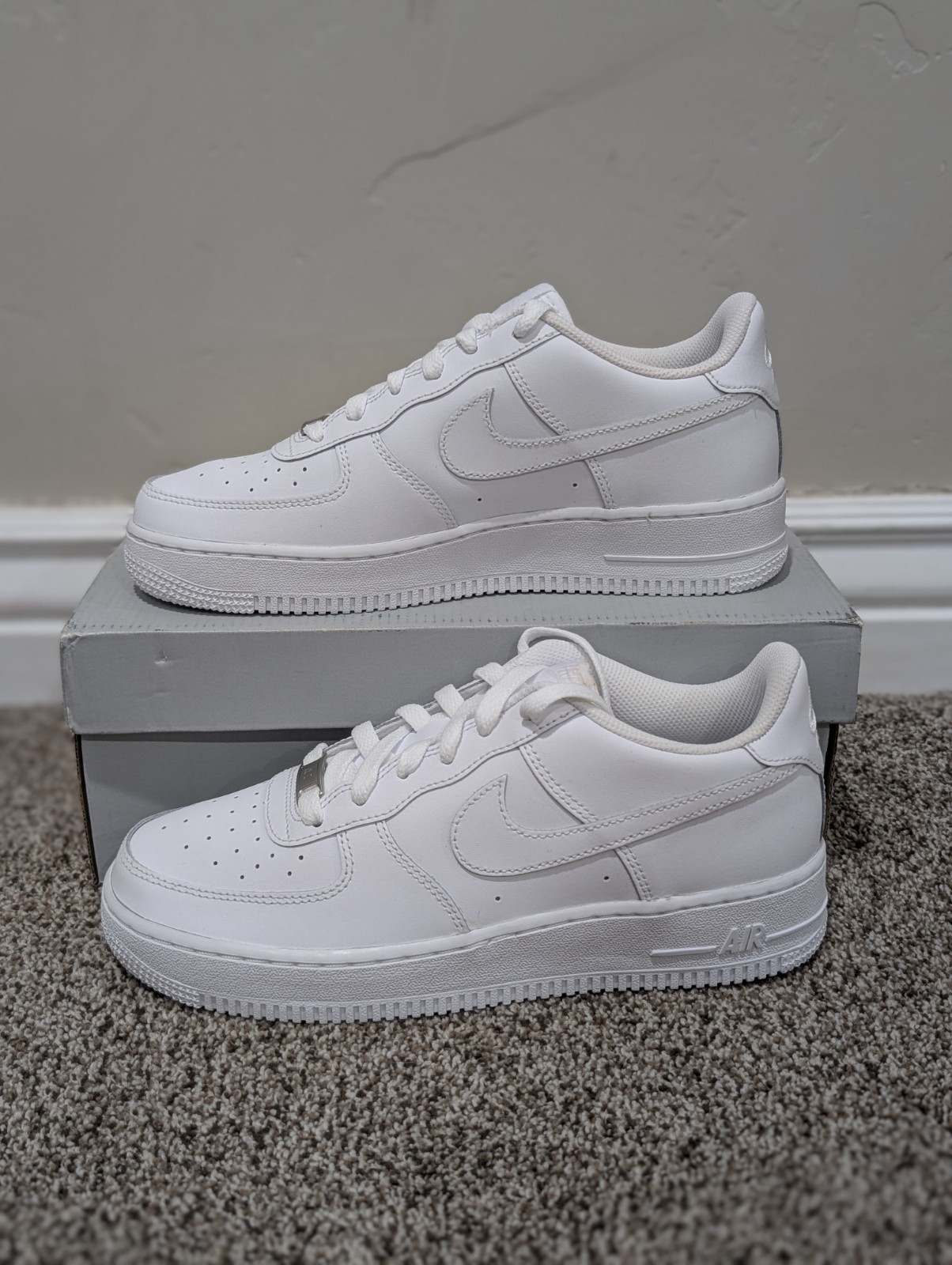 Size 6.5 Unisex Youth Nike Air Force 1 GS White Lace Up Low Top Trainers Sneaker image 2