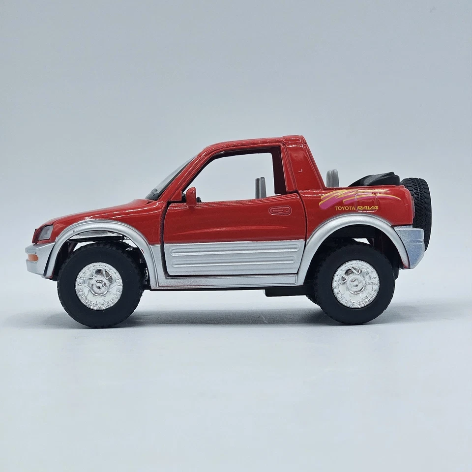 Kinsmart Red Toyota Rav4 Cabriolet 2dr Hardtop 1/32 Scale Diecast Car 5" Opens - Image 4 of 4