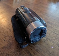 Canon HF R10 8 GB Camcorder - Bundle in Very Good Condition