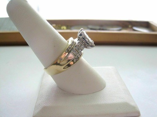 Anillo de compromiso de diamantes de corte princesa de 2 quilates creado en laboratorio enchapado en oro amarillo 14 K - Imagen 7 de 7