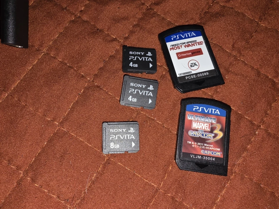 PS Vita 1000 Blanco Con JUEGOS Foto 2 de 4