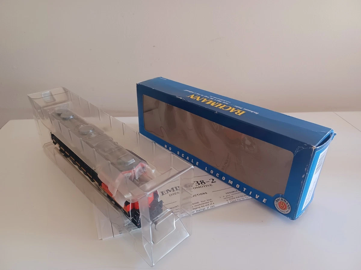Bachmann Trains Government of Canada – Yellow 4 Bay Cylindrical grain Hopper