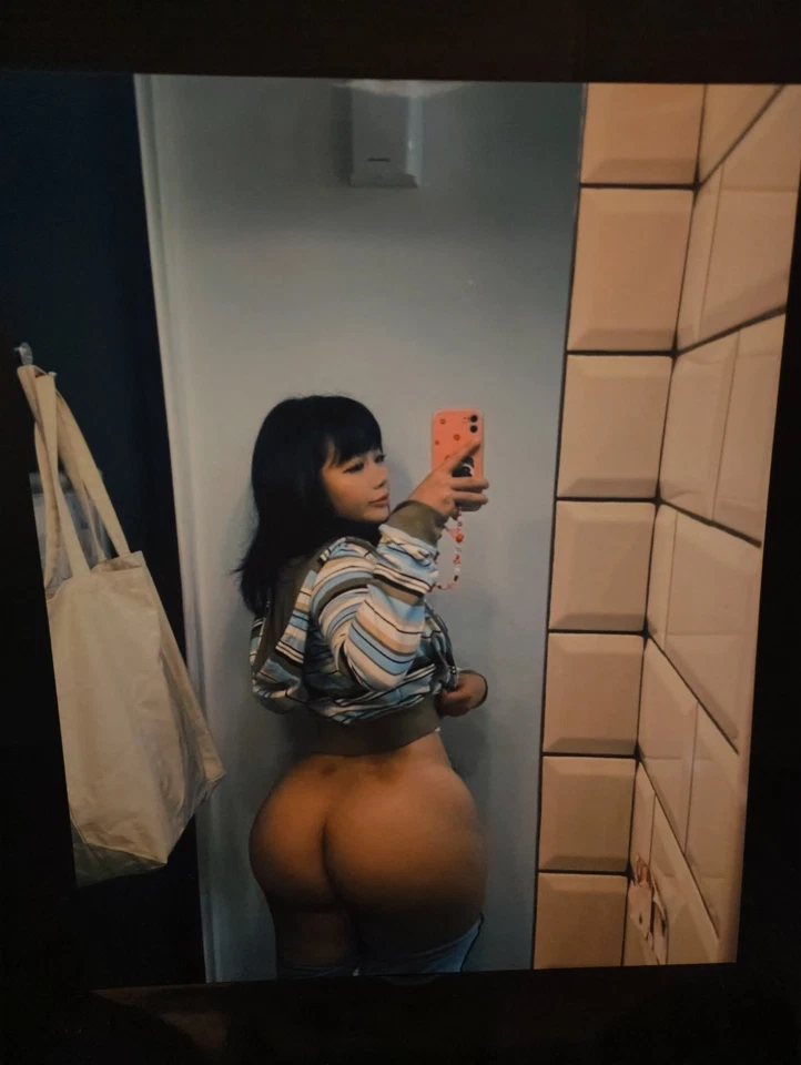 Ema Hiroko - 8 x 10-inch Pinup Girl Semi-Glossy Artistic Reprint Photo. #2 - Image 2 of 2