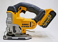 DeWalt 18v XR Li-Ion Cordless Jigsaw with a DeWalt 4.0Ah 18v Li-Ion Battery