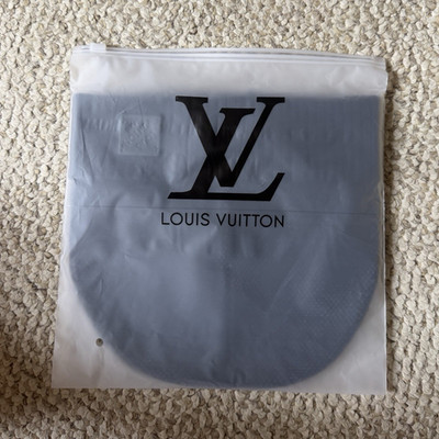Louis Vuitton Men s Solid Black Beanie Hat One Size - New with Tags