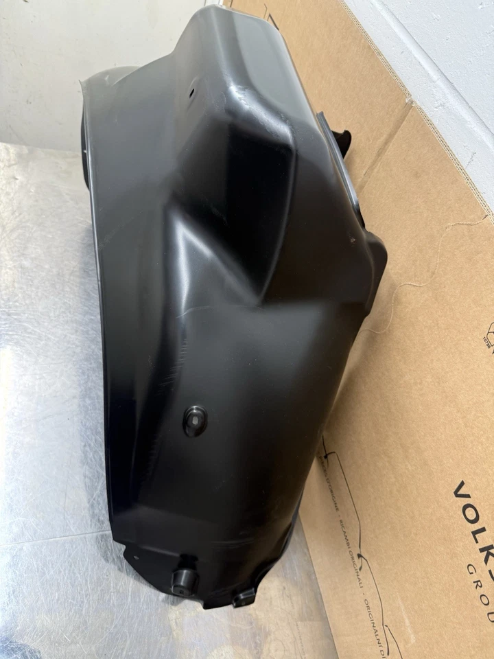 Cubierta interior del arco de rueda trasera derecha Audi RS4 B5 Avant Estate 8D0810172D NUEVA Foto 4 de 4