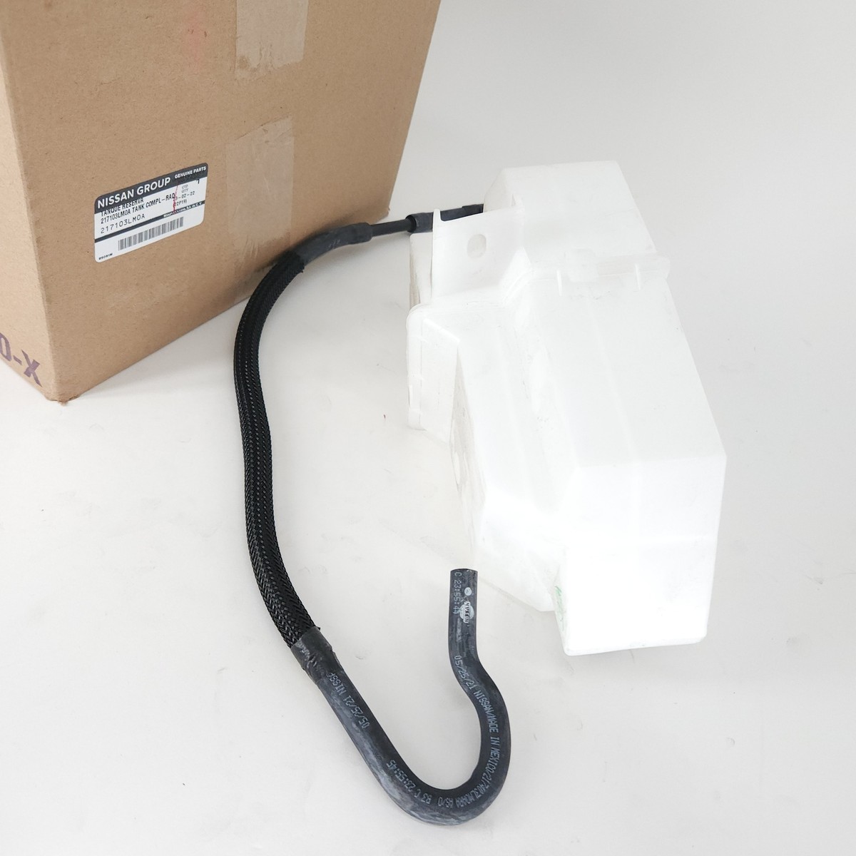 あ  wet tank Genuine OEM Nissan 21710-3LM0A Coolant Reservoir Expansion